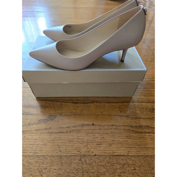 Michael Kors Women's Alina Flex Pump Size 9M Pointed Heels Tan Nude Leather - Picture 1 of 7